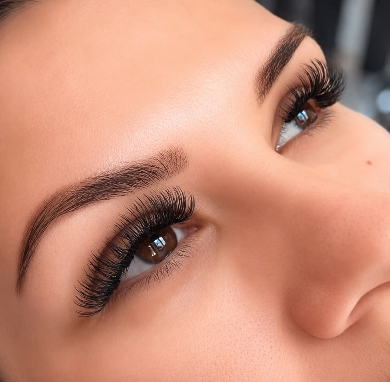 Cílios, estética e beleza do olhar na UP Cabeleireiros