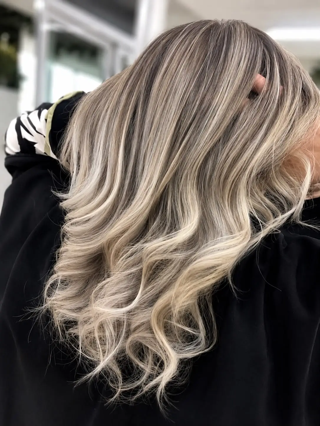 Resultado de mechas loiras realizado pela UP Cabeleireiros